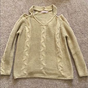 Oversized sweater with shoulder cutouts